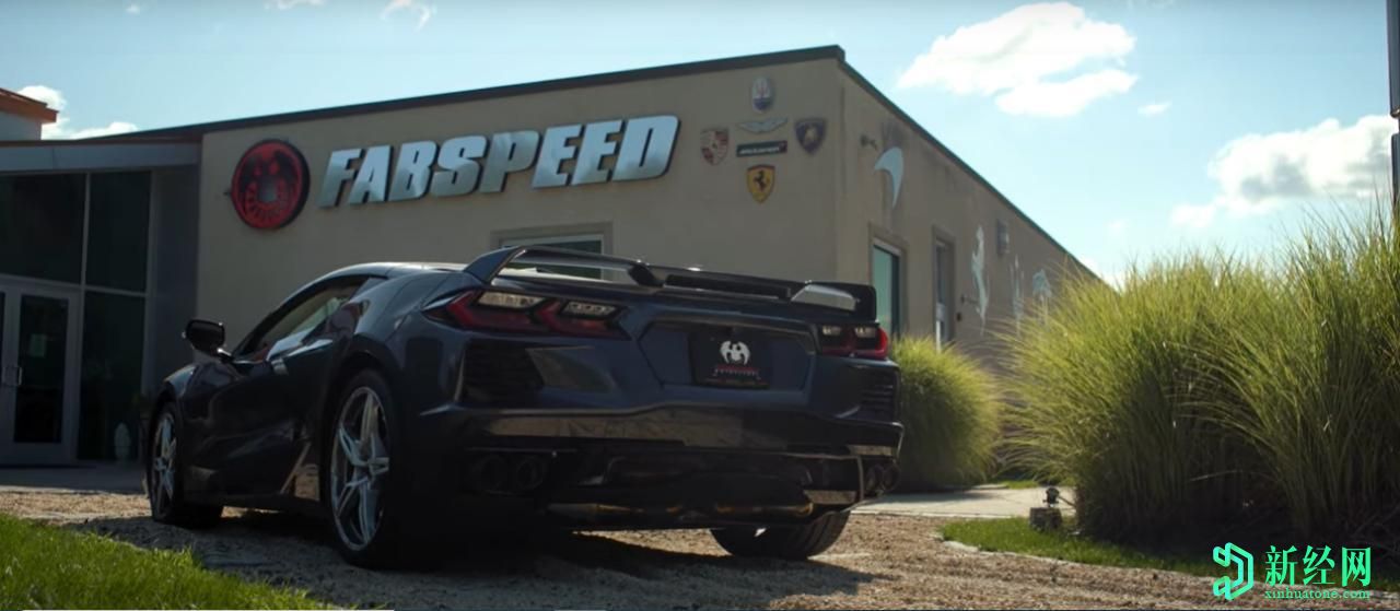 雪佛蘭克爾維特C8帶有完全自定義的排氣聽(tīng)起來(lái)很激進(jìn)