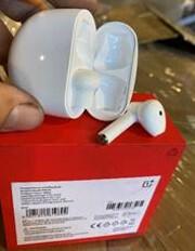 被美國海關(guān)扣押的20,000個(gè)一加 Buds為“假冒AirPods”