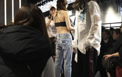 穿版模特月入過(guò)萬(wàn) 但也是吃青春飯