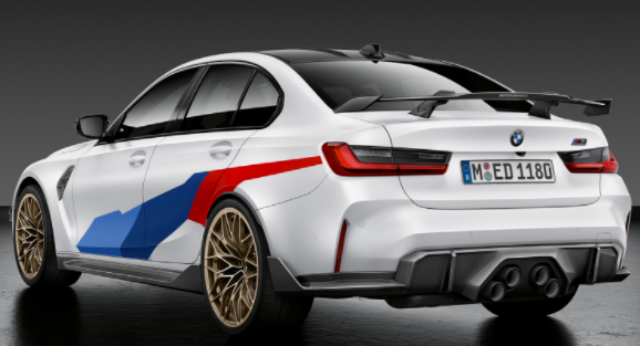 2021年，寶馬M3和M4受到M Performance零件的青睞，包括堆疊式排氣管