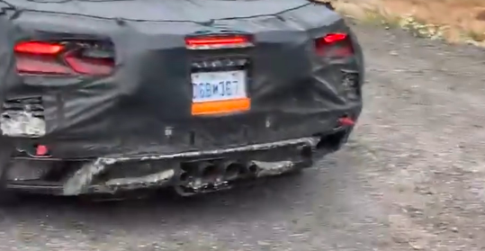 可能出現2022 C8雪佛蘭克爾維特Z06居中四重排氣