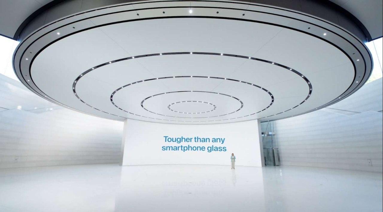 iPhone 12陶瓷屏蔽前蓋據說(shuō)是普通玻璃的四倍抗裂性