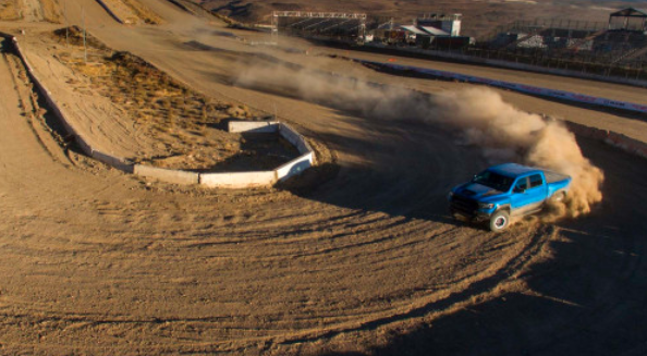 2021 Ram 1500 TRX在越野中的表現，是其他皮卡車(chē)所無(wú)法做到的