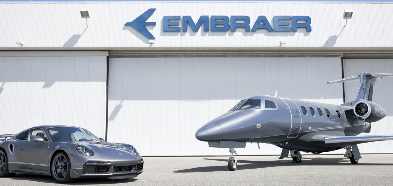 保時(shí)捷已經(jīng)與巴西航空工業(yè)公司合作開(kāi)發(fā)了匹配的911 Turbo S和Phenom 300E私人飛機