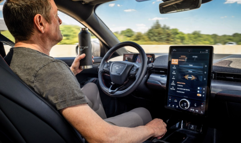福特的主動(dòng)駕駛輔助系統不僅會(huì )出現在Mach-E上，還會(huì )出現在2021 F-150上