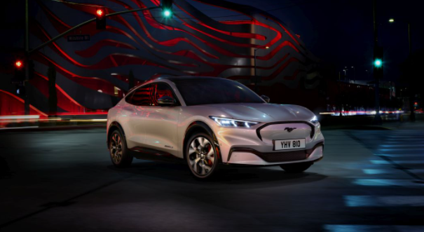 福特在Mach-E與Model Y Rivalry上的首席執行官：“特斯拉不是野馬”