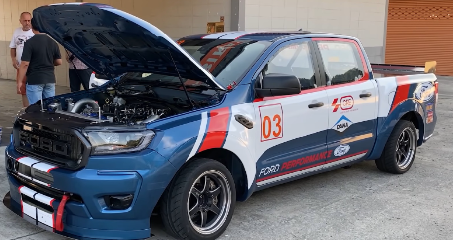 福特Ranger Raptor賽車(chē)卡車(chē)裝備3.2升渦輪增壓柴油直列五缸發(fā)動(dòng)機