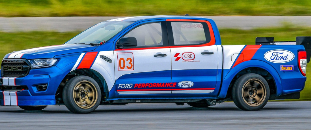 福特Ranger Raptor賽車(chē)卡車(chē)裝備3.2升渦輪增壓柴油直列五缸發(fā)動(dòng)機