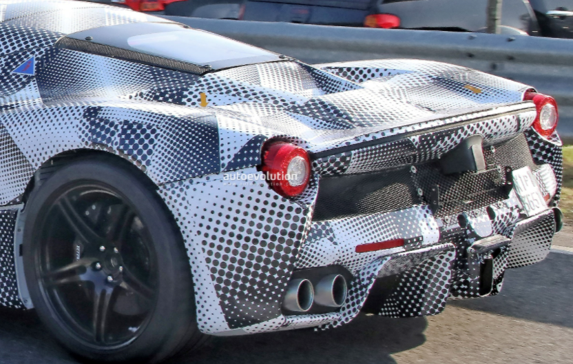 搭載LaFerrari車(chē)身的新款法拉利超級跑車(chē)，具有插電式混合動(dòng)力V12