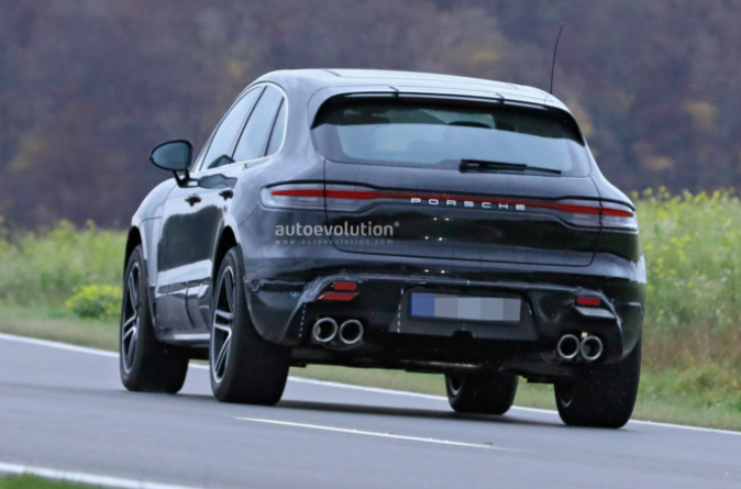 2022保時(shí)捷Macan改款車(chē)型，帶有重新設計的保險杠