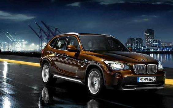 寶馬集團正在對其工廠(chǎng)進(jìn)行改造，并在未來(lái)幾年內推出十幾款電動(dòng)汽車(chē)