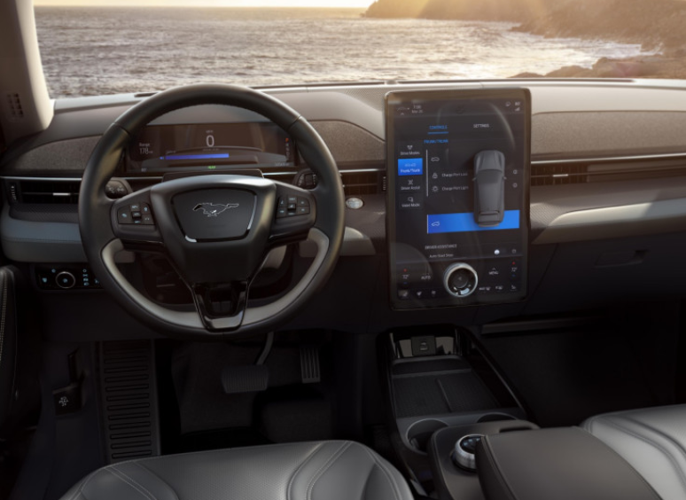 2021年福特野馬Mach-E的續航里程在211至300英里之間