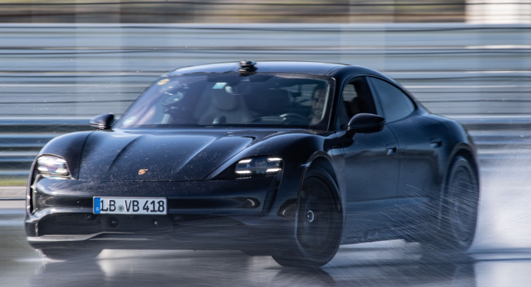 保時(shí)捷Taycan創(chuàng  )造了吉尼斯世界紀錄，電動(dòng)汽車(chē)最長(cháng)的漂移時(shí)間