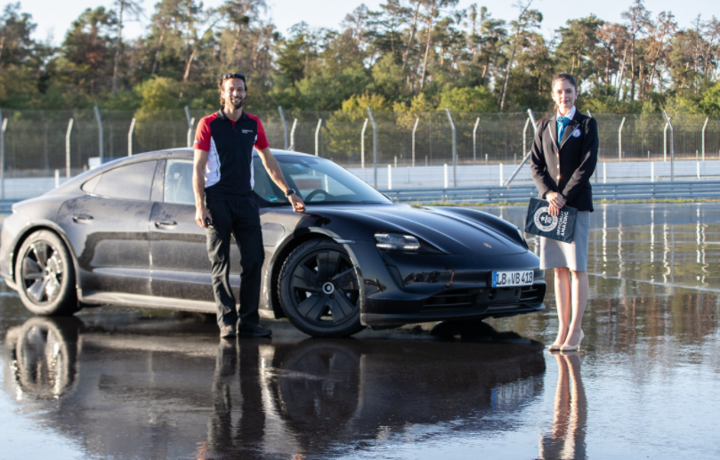 保時(shí)捷Taycan在RWD Guise中創(chuàng  )造了最長(cháng)的EV漂移世界紀錄