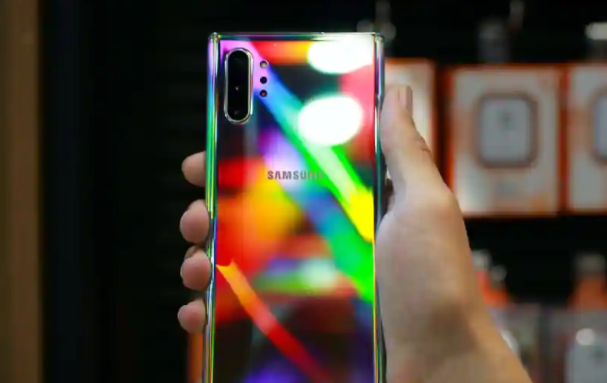 根據調查，有81％的受訪(fǎng)者更喜歡Oppo來(lái)支持5G智能手機