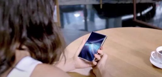 TCL推出具有滑動(dòng)屏幕的新款6.7英寸手機