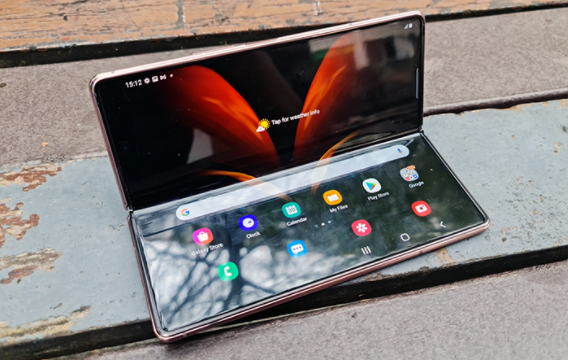 手機制造商現在可以購買(mǎi)和使用三星的可折疊顯示器