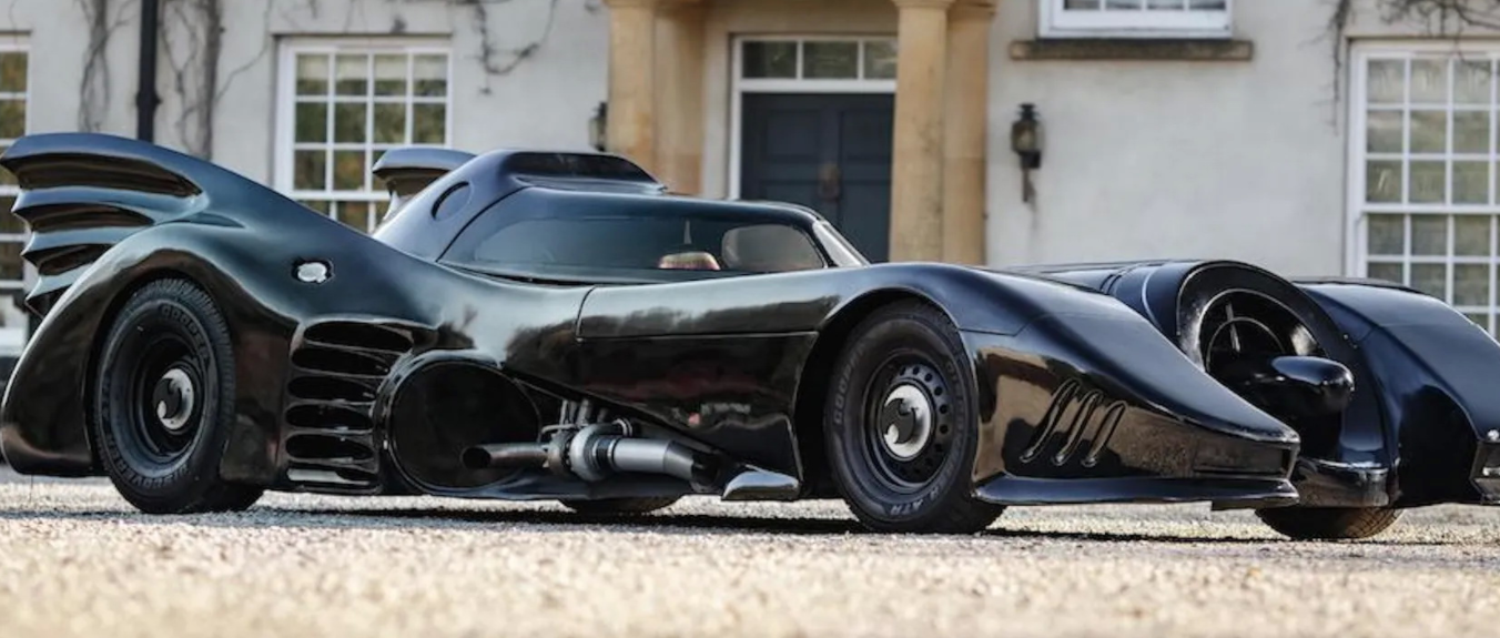 這款基于1965年福特野馬底盤(pán)的蝙蝠車(chē)復制品即將在英國拍賣(mài)