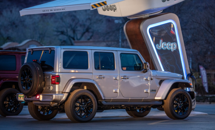 吉普車(chē)通過(guò)4xe充電網(wǎng)絡(luò )為美國越野越野車(chē)充電