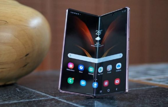 三星Galaxy Z Fold 3將成為三星首款屏下照相手機
