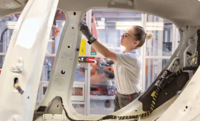 蘋(píng)果汽車(chē)：可能最終會(huì )與加拿大汽車(chē)制造商合作開(kāi)發(fā)