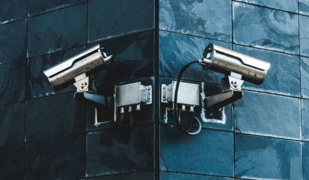 新的AI規則可能會(huì )禁止在歐盟進(jìn)行監視和評分