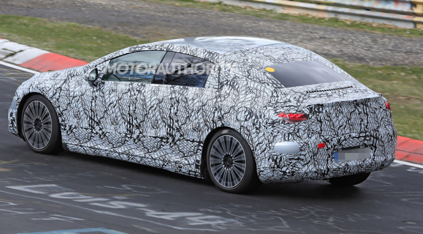 梅賽德斯-奔馳正在測試一種稱(chēng)為EQE的電動(dòng)艙口