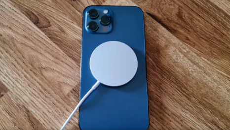 美國食品藥品管理局稱(chēng)iPhone 12上的iPhone 12MagSafe對使用可植入健康設備的用戶(hù)構成低健康風(fēng)險