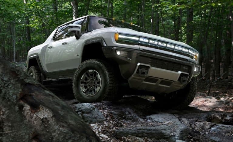 2022年福特F-150閃電與其競爭對手的對比