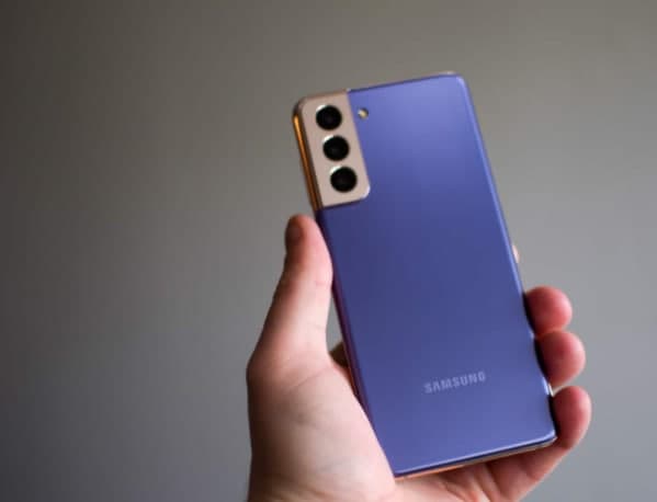 手機比較：一加9與三星Galaxy S21