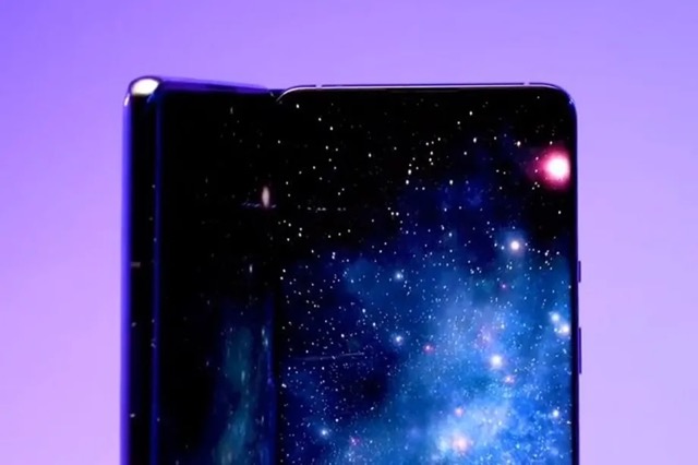 OnePlus 拖著(zhù)三星，在 Unpacked 的同時(shí)挑逗雙屏手機或配件