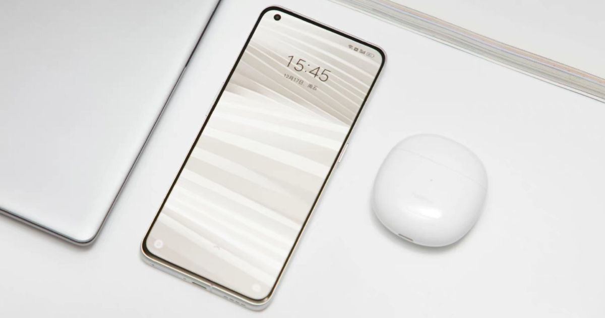 Realme GT 2 Pro 正面外觀(guān)帶有薄邊框和打孔顯示