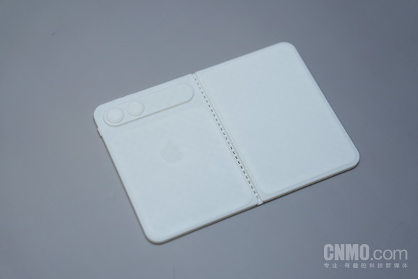 “iPhone Fold”上手：我用3D打印“造”了一臺蘋(píng)果折疊屏