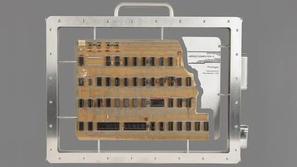 初代iPhone賣(mài)到113萬(wàn)！盤(pán)點(diǎn)蘋(píng)果公司十大昂貴拍賣(mài)品