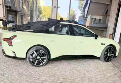 2026款小鵬MONA M03實(shí)拍圖曝光 尾燈設計延續上一代