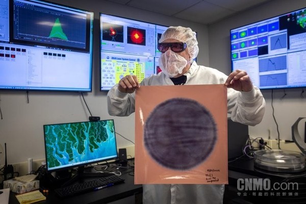 美國最強激光ZEUS發(fā)射2拍瓦光束 超全球發(fā)電量100倍