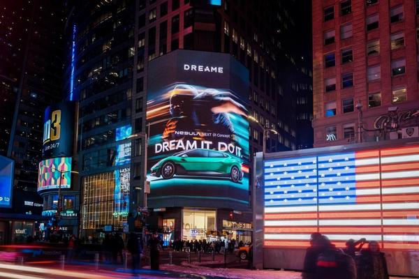 圖說(shuō)：“超級碗”前夕，追覓戶(hù)外廣告登陸紐約時(shí)代廣場(chǎng)等核心地標