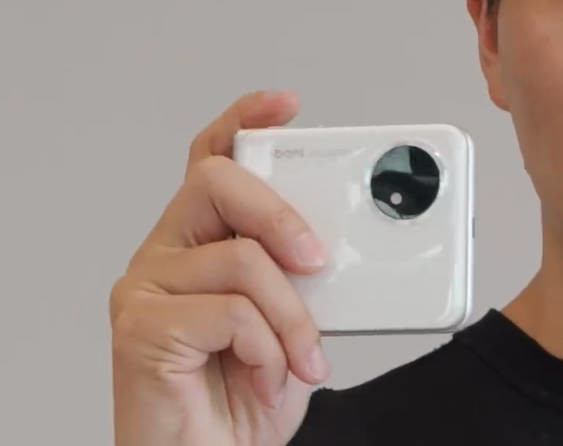 雷軍公布小米MIX Flip廢案引爭議 最佳設計被斃了？