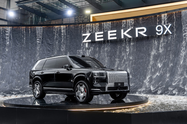 極氪發(fā)布全球加速最快混動(dòng)SUV：極氪9X 頂配售60萬(wàn)