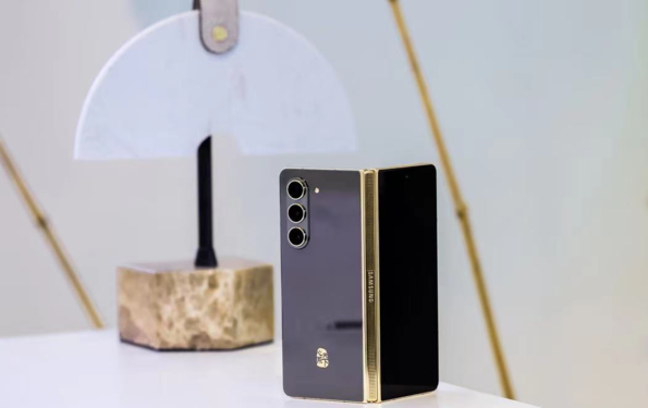 傳陶瓷雅韻 集科技大成 心系天下三星W24禮遇雙十二