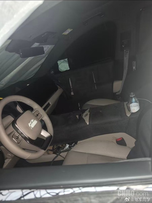 理想新款L系列車(chē)型內飾圖曝光 方向盤(pán)小儀表盤(pán)取消