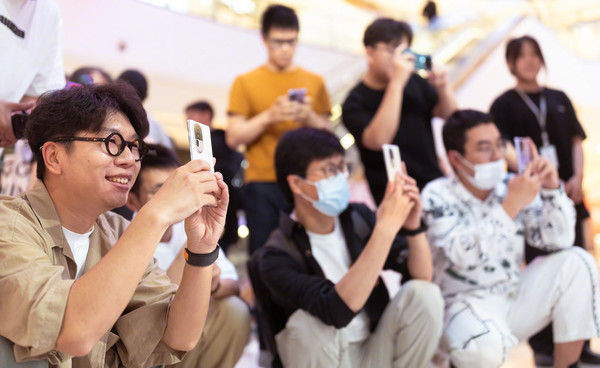 OPPO Reno10系列「拍你所愛(ài)照相館」成都站完美收官！