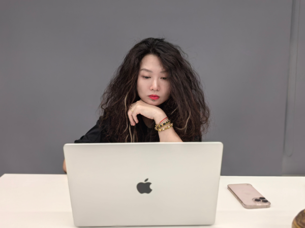 作曲家、音樂(lè )制作人，電影《封神三部曲》音樂(lè )總監、作曲蒙柯卓蘭