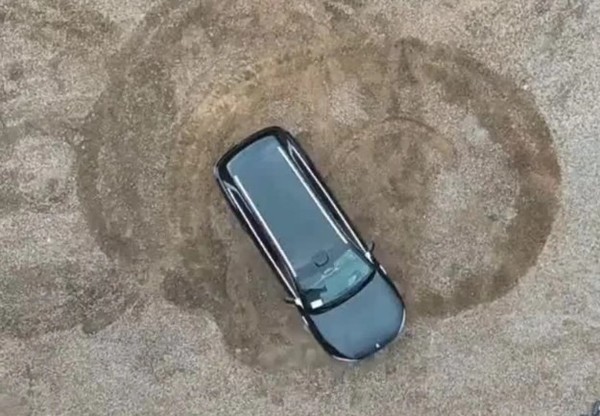 賽力斯公布車(chē)輛原地轉向專(zhuān)利:可提高原地轉向穩定性