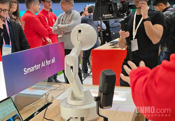 聯(lián)想攜多款硬核新品亮相MWC 2026 包括全新大折疊屏！