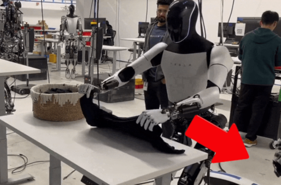沒(méi)那么先進(jìn)？爆料稱(chēng)特斯拉發(fā)布會(huì )上的機器人有人工操控