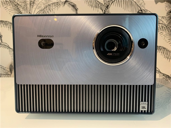 Hisense C1獲法國評測媒體點(diǎn)贊 Vidda三色激光技術(shù)香到海外 - 手機中國 -