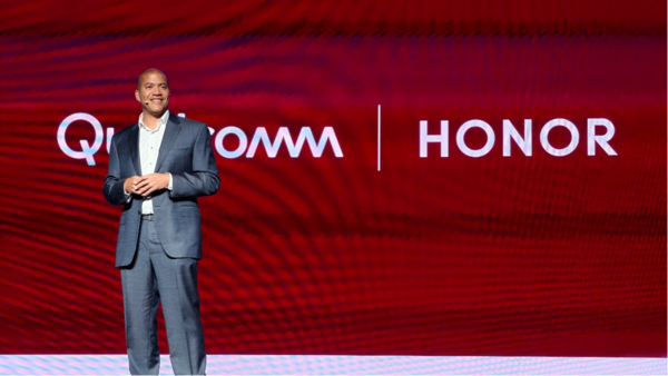 高通Chris Patrick亮相榮耀全球發(fā)布會(huì ):高通攜手榮耀重新構想個(gè)人AI時(shí)代智能手機