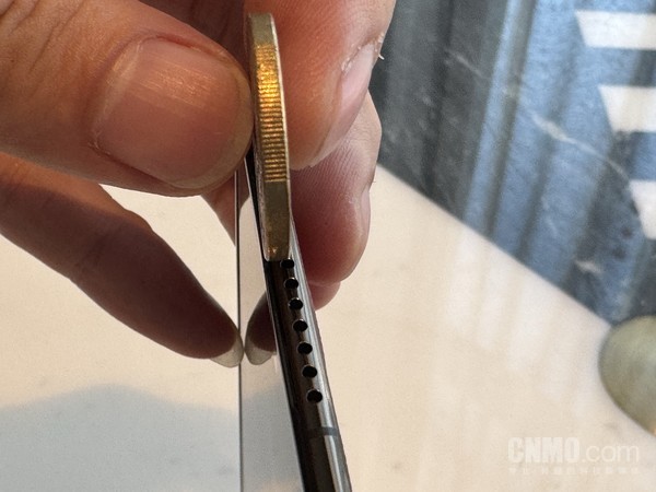 華為三折疊和硬幣比“薄”！余承東說(shuō)“全球最薄”不夸張