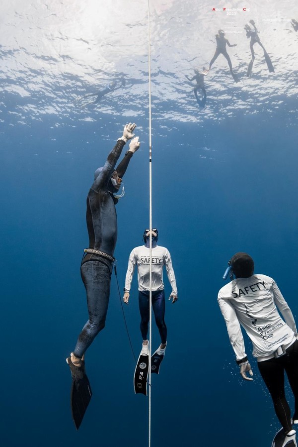 華為WATCH Ultimate助力王瑾實(shí)現亞洲杯潛水六連冠